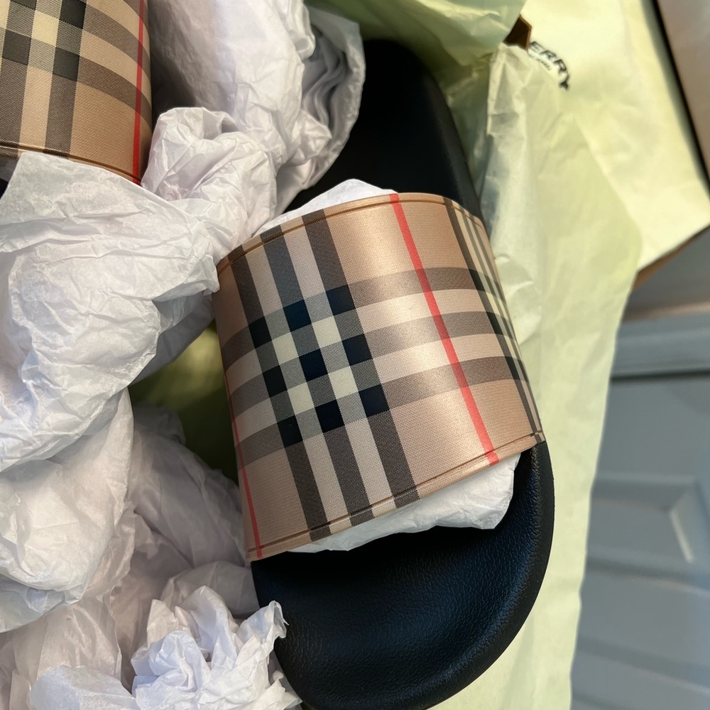 Mens Burberry slides size 45